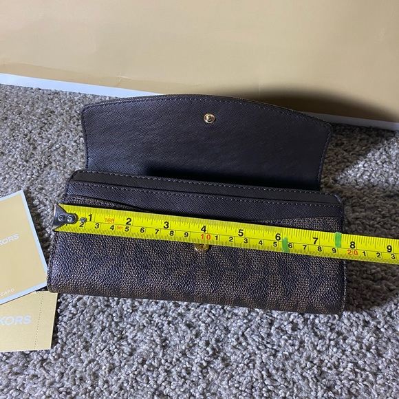 ❤️SOLD❤️Michael Kors Jet Set Flap Wallet - Picture 4 of 6